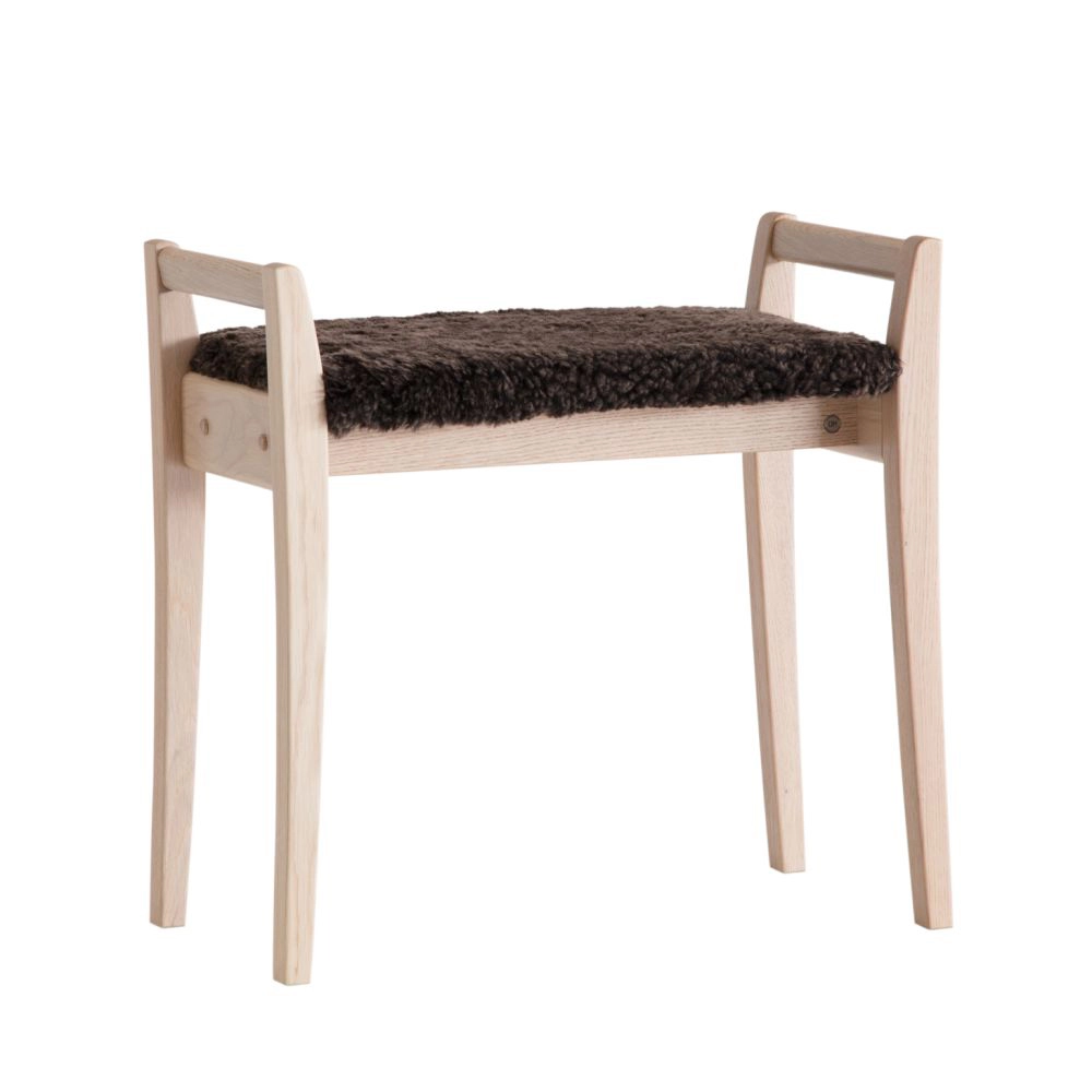 Meja stool white oiled oak brown sheepskin