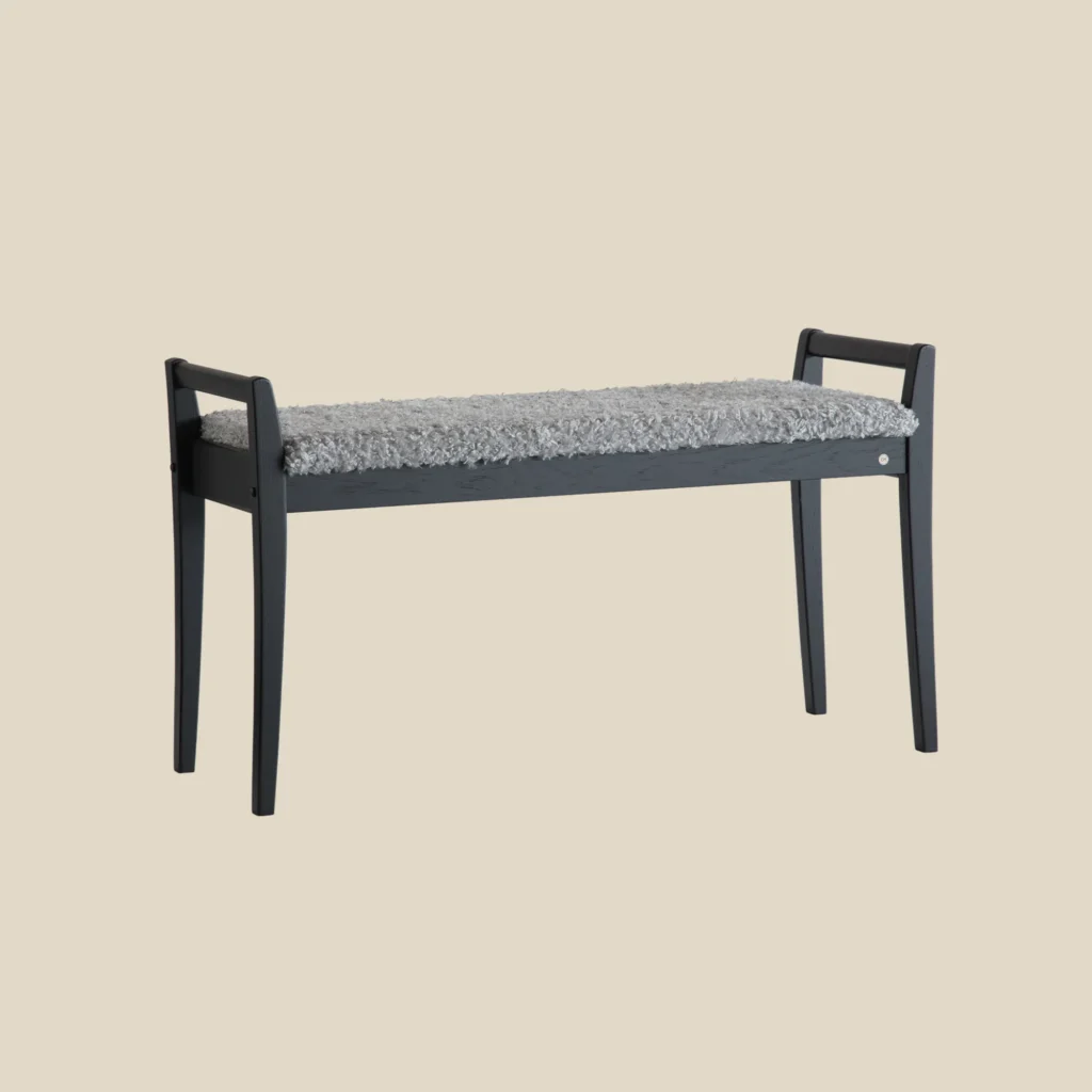 Meja bench in black-stained oak with light grey sheepskin imitation