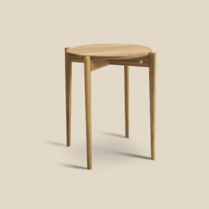 Tilia armchair table in lacquered on beige background